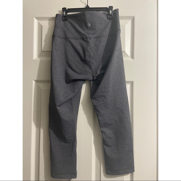 Lululemon Wunder Under Crop - Picture 2 of 8